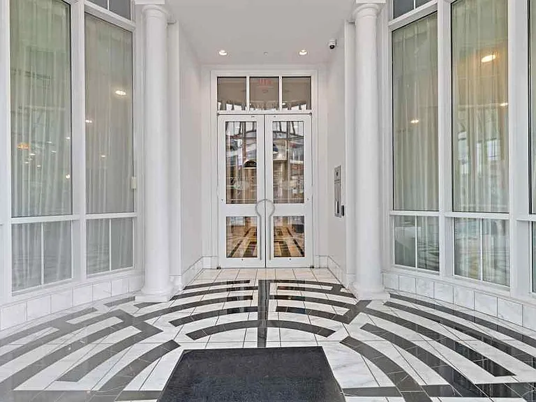 325 E Paces Ferry Rd NE — Photo 2