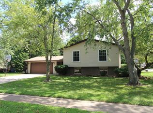 1021 Nottingham Ln, Crystal Lake, IL 60014