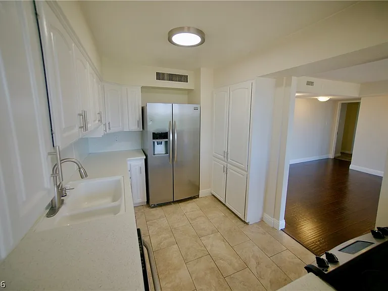 3111 Bel Air Dr #8E — Photo 25