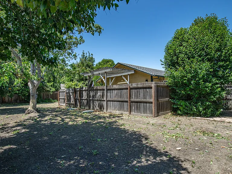 423 Hamilton Dr #A — Photo 11