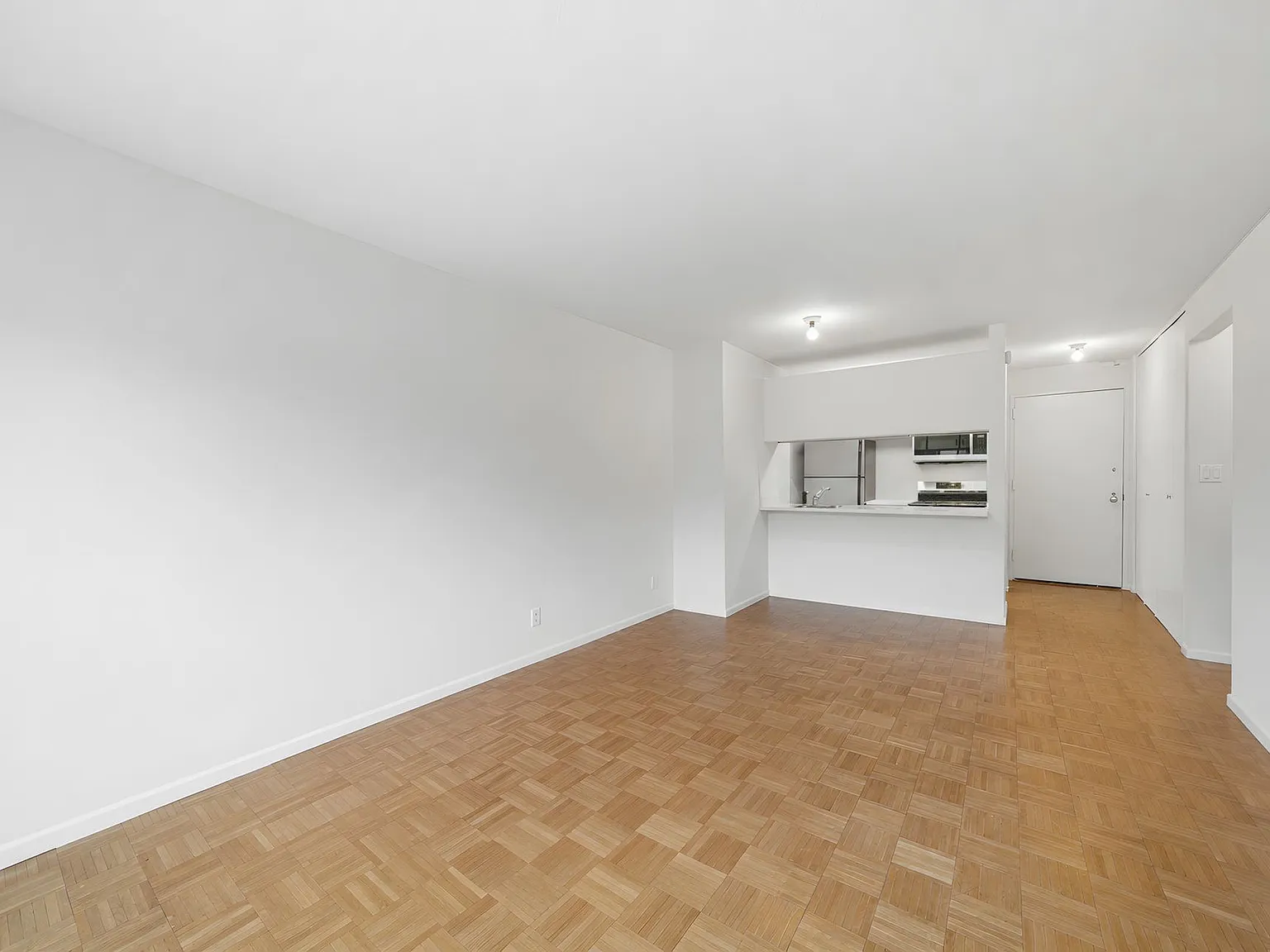 200 Rector Place — Photo 4