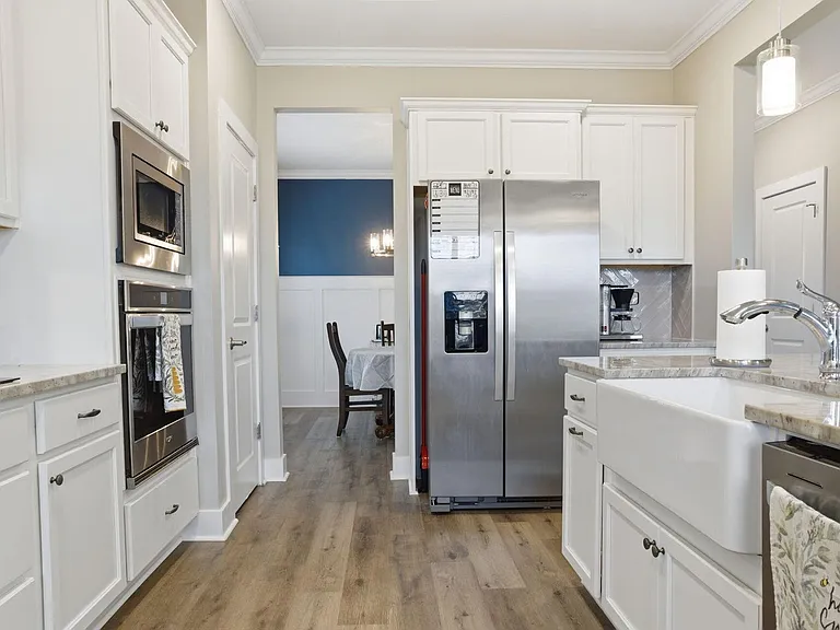 2638 Laurens St — Photo 18
