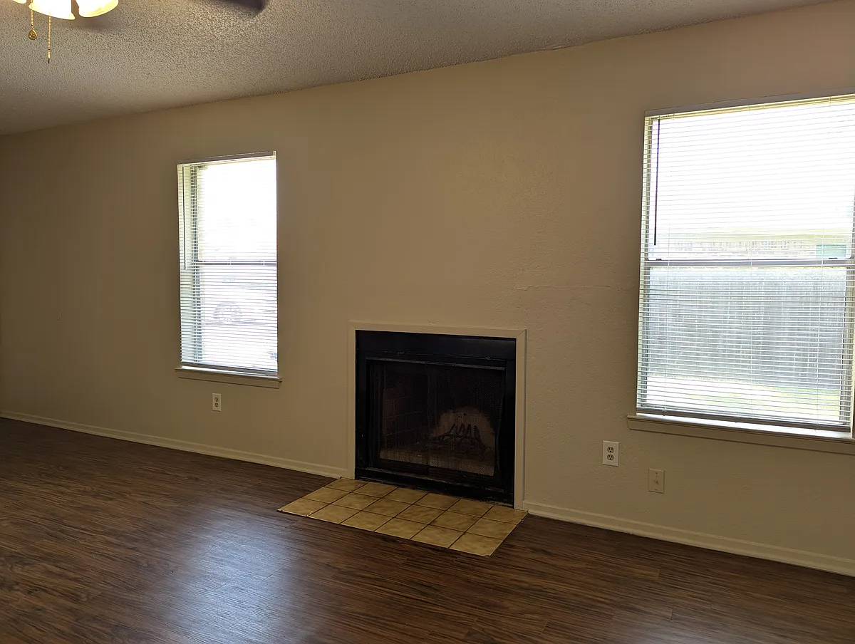 Building Photo - 2419 Springmont Ct