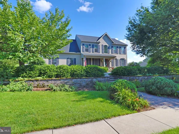 14 Crimson Ln, Lititz, PA 17543