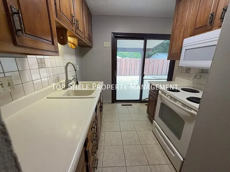 502 SE Hart Ave — Photo 3
