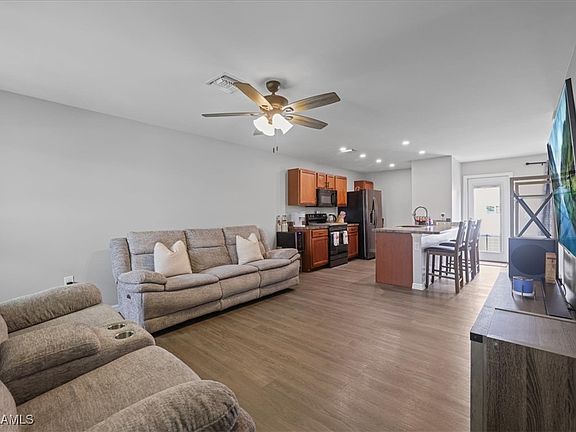 5th image of 3705 NE 15th Place Cpe