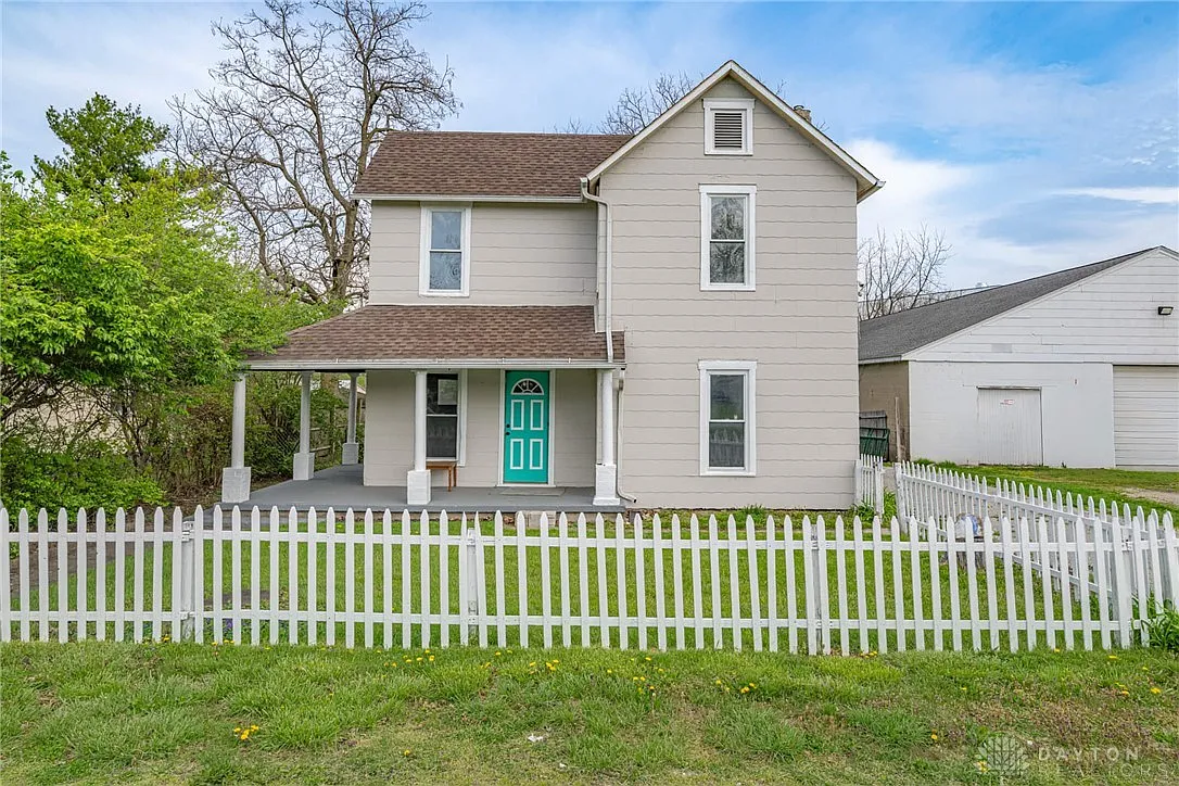 2210 Larch St photo 1
