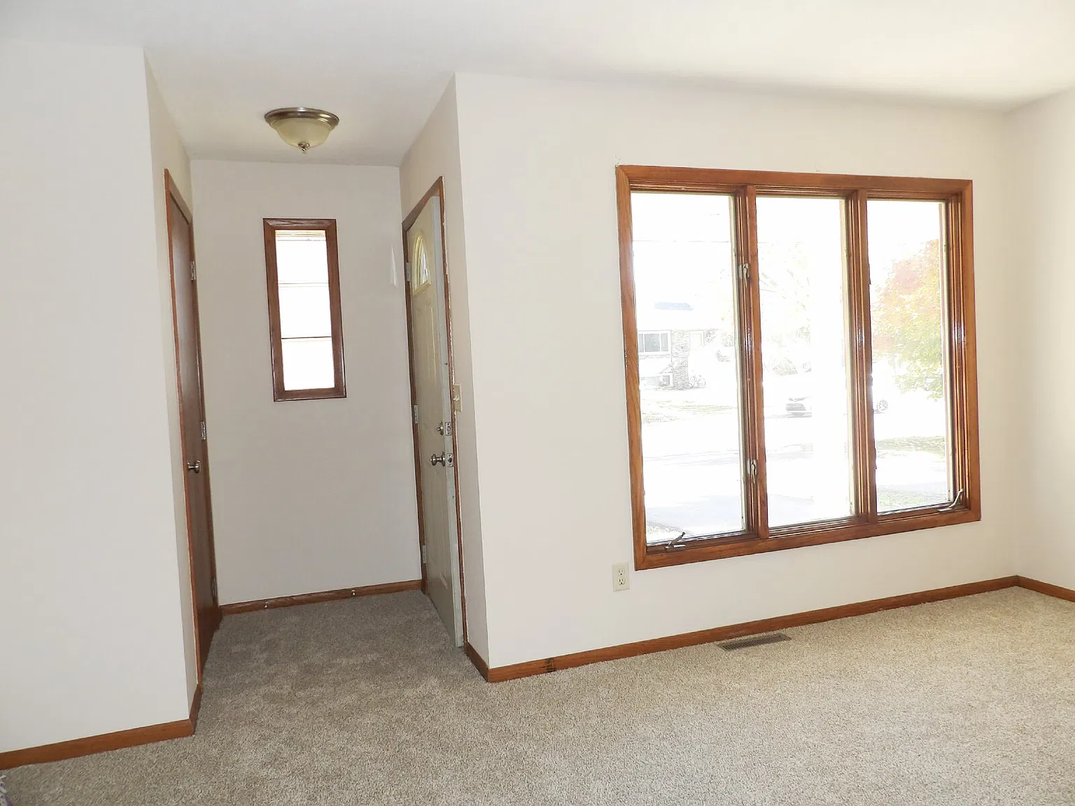 2 bed, 1.0 bath, 860 sqft, $1,825 — Photo 3