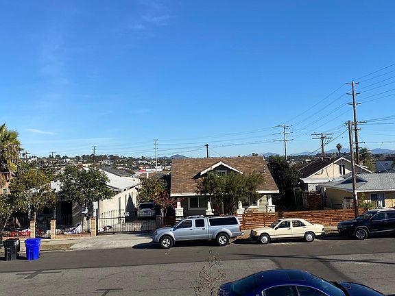 3rd image of 2181 1/2 Franklin Ave