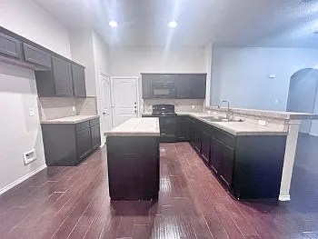3 bed, 1250 sqft, $1,445 — Photo 3