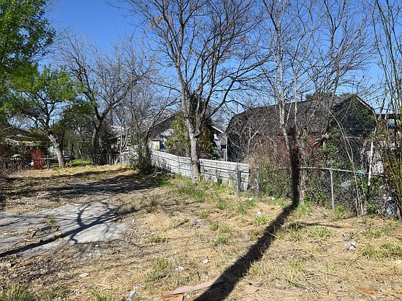 3rd image of 805 Torreon St