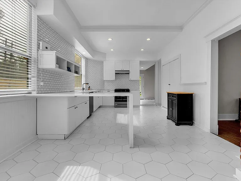 2031 Central Ave — Photo 14