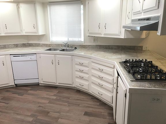 3rd image of 1525 Cordova Dr