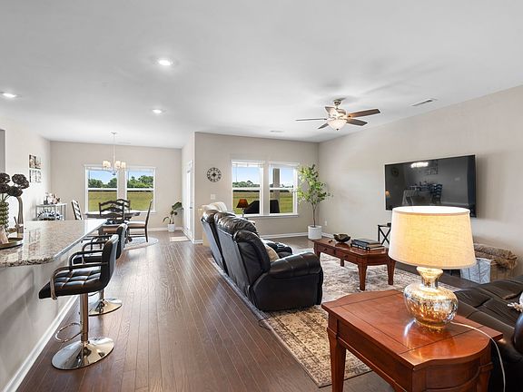 4th image of 4926 Turquoise Ln