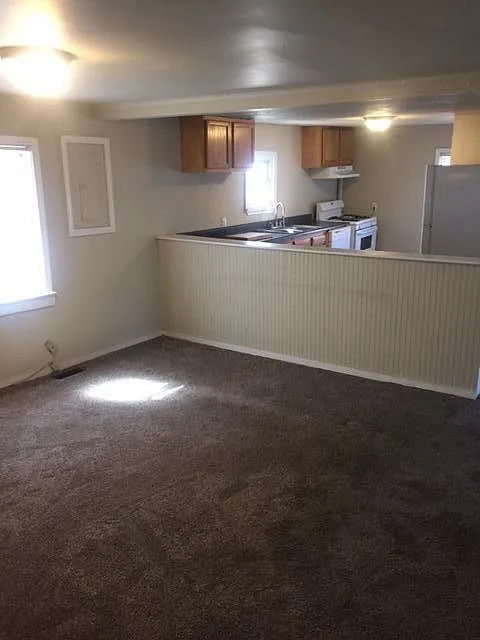 3 bed, 950 sqft, $1,200 — Photo 2