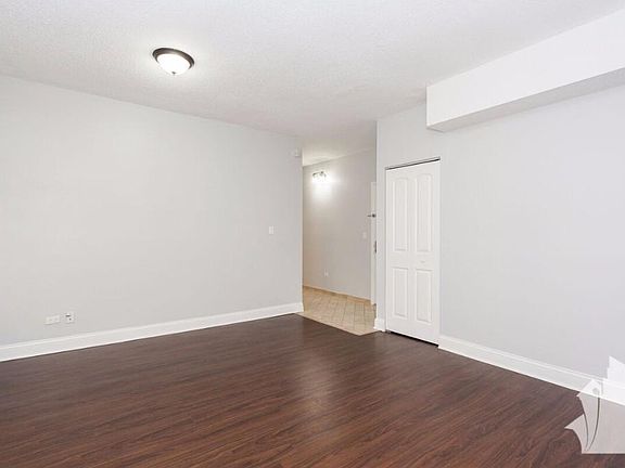 3rd image of 4522 N Clarendon Ave
