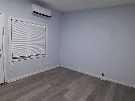 4th image of 461 Lenrey Ave #1