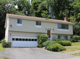 28 Valley Hill Dr, Worcester, MA 01602