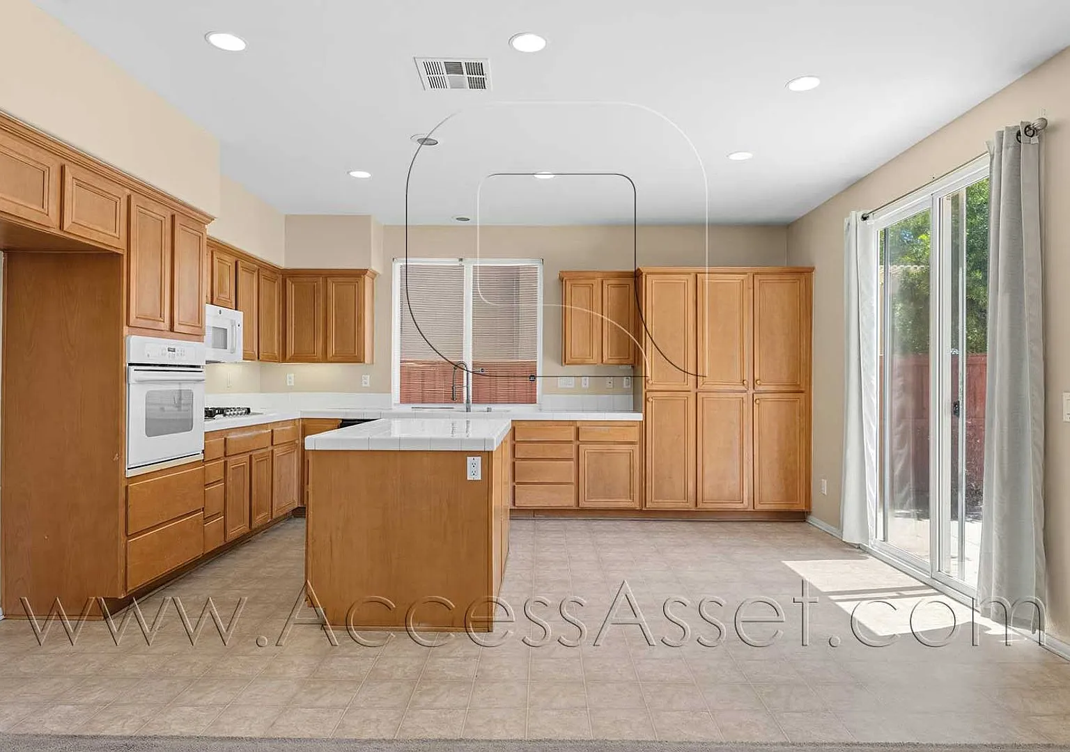 Spacious and Bright Open-Concept Living — Photo 3