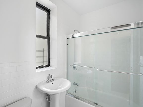 5th image of 2175 Cedar Ave #11C