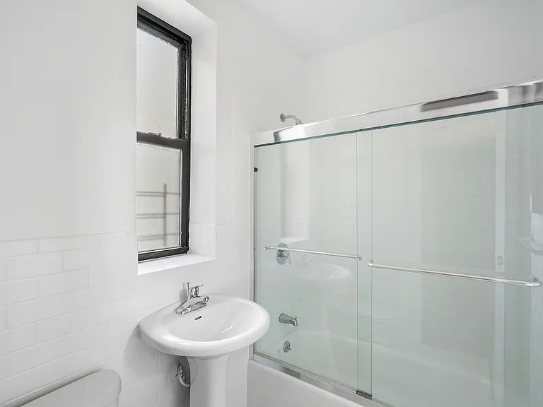 2175 Cedar Ave #11C — Photo 5