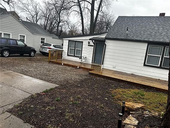 3rd image of 8510 Grandview Ln