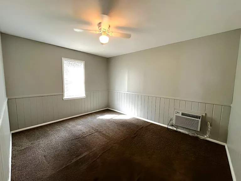 1401 NW Williams Ave — Photo 11