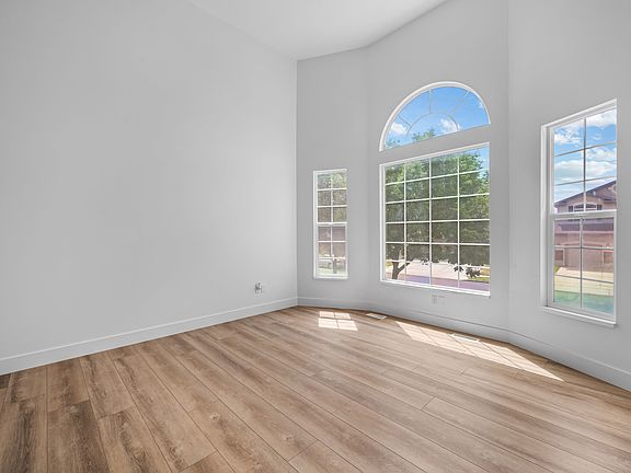 4th image of 1060 W Oldham Dr