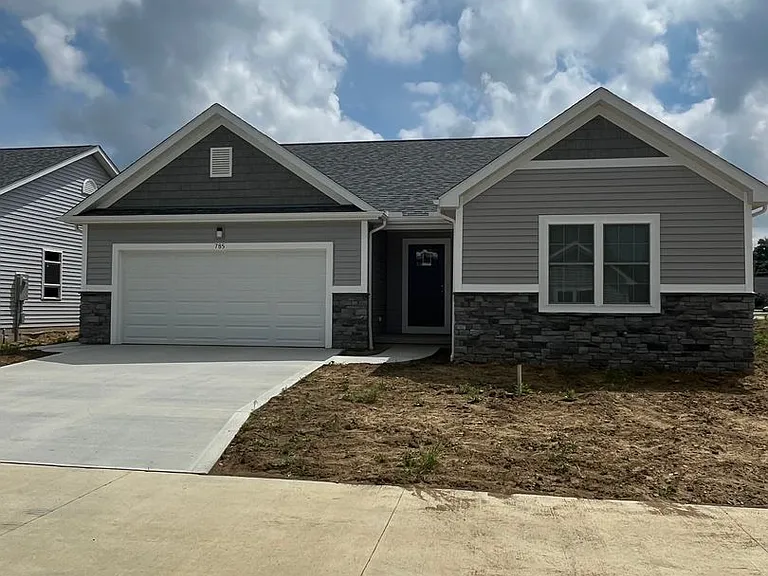 785 Glory Dr — Photo 1