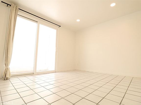 3rd image of 129 35th St #B