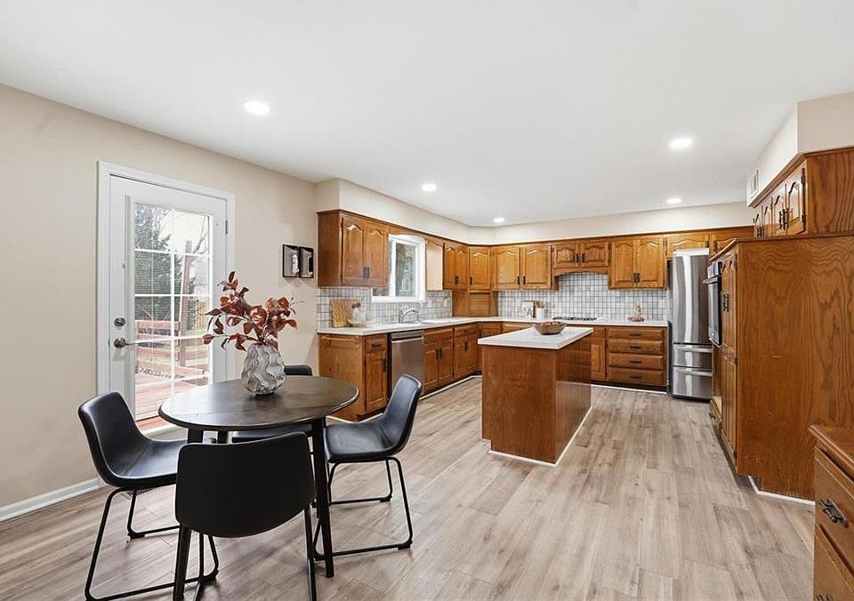 1st image of 8417 W 113th Ter
