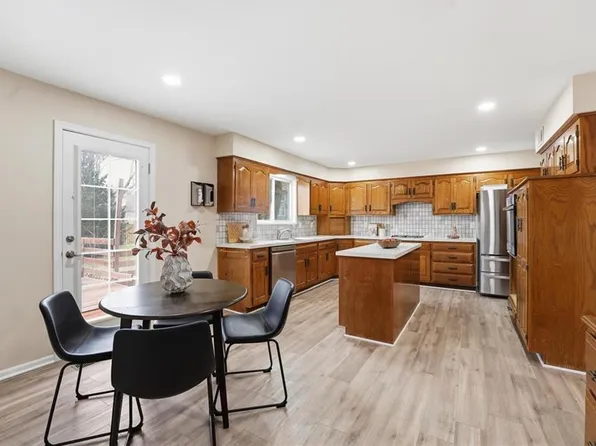 8417 W 113th Ter, Overland Park, KS 66210