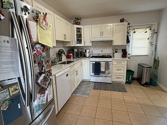 3rd image of 218 Ashland Ave Floor 1