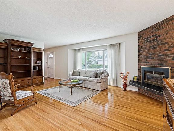 5th image of 2432 Paliswood Rd E