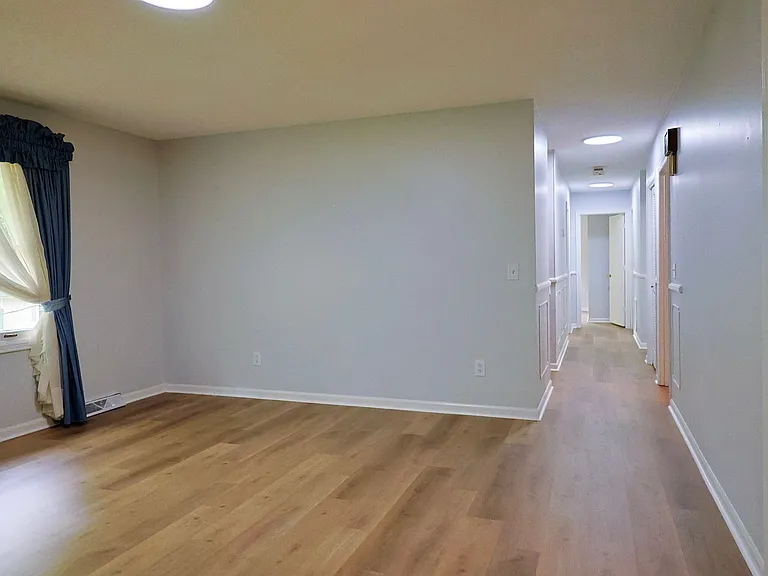 205 Tamassee Dr — Photo 1