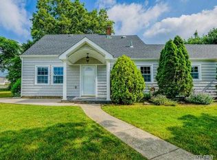 13 Birch Ln, Levittown, NY 11756