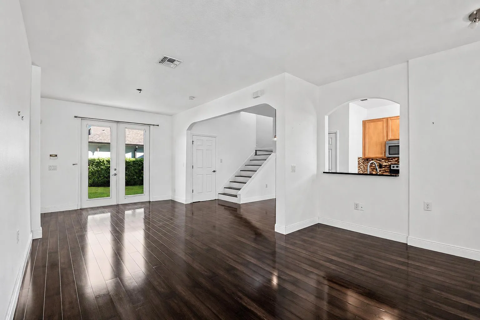 2 bed, 2.5 bath, 1375 sqft, $2,400 — Photo 2