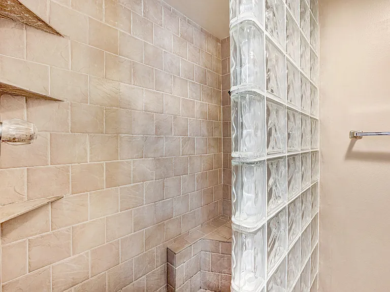 2111 Vista Oaks Cir NE — Photo 36