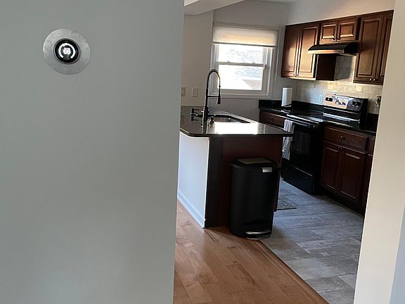 4th image of 5933 N Hutchinson St #B