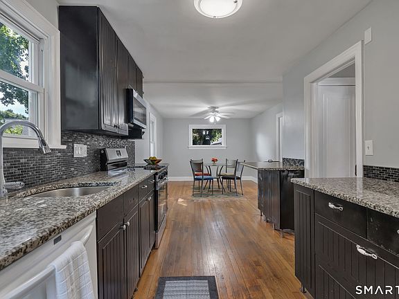 3rd image of 30 Crest Street