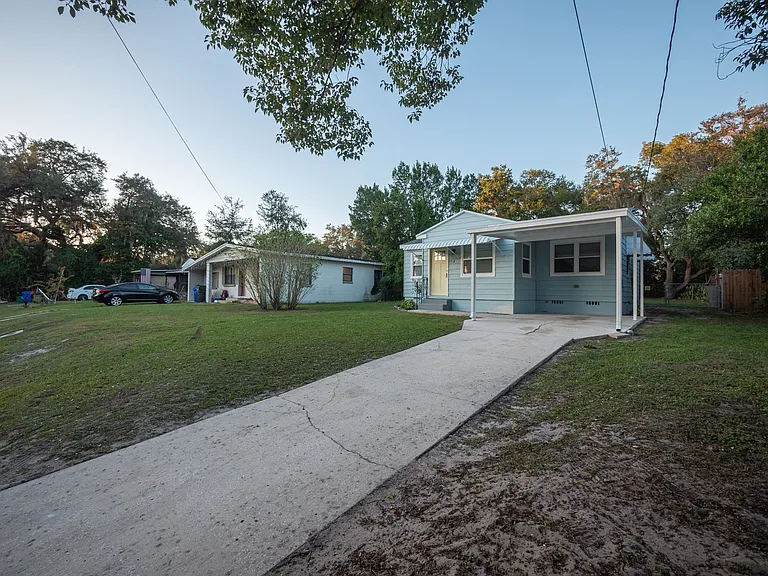 1512 E Fern Rd — Photo 2