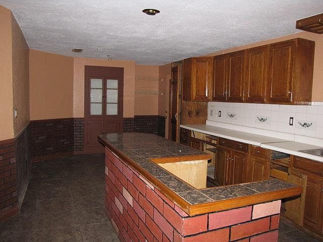 1st image of 551 Glades Ave