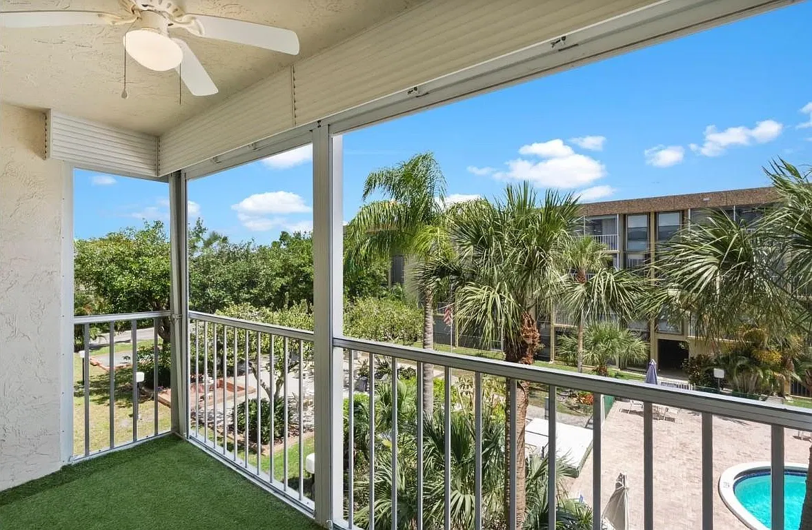 2 bed, 2.0 bath, 954 sqft, $1,999 — Photo 2