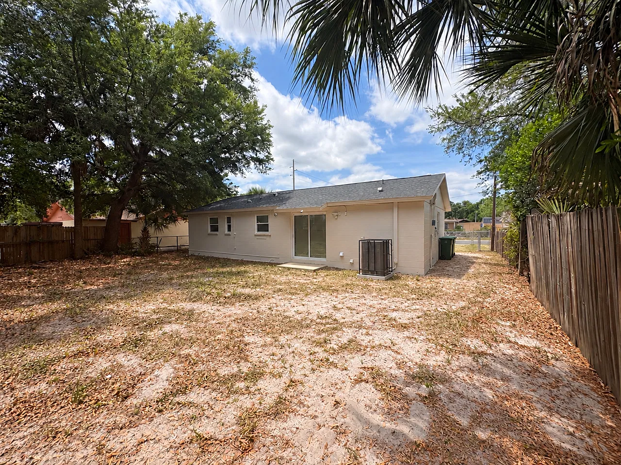 3 bed, 1080 sqft, $2,300 — Photo 2