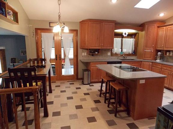 Feast your eyes on this comfortably sized eat in kitchen with an open floor plan to easily accommodate entertaining and family gatherings.