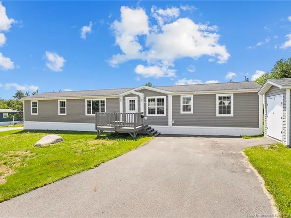 170 Manley St, Fredericton, NB E3B 7N5