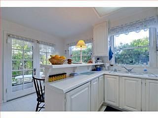 3rd image of 632 Chiquita Ave