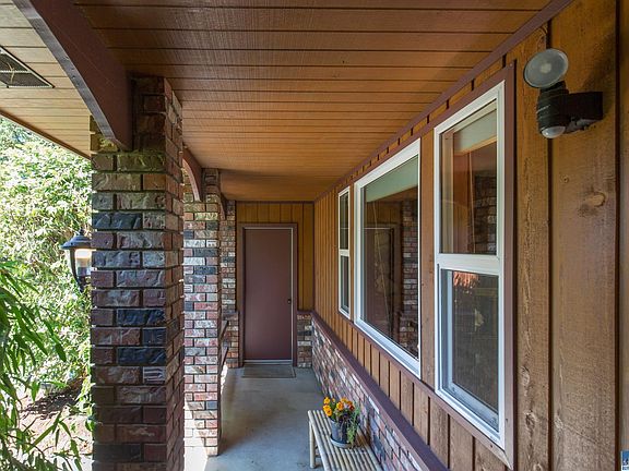 4th image of 151 Sunland Dr