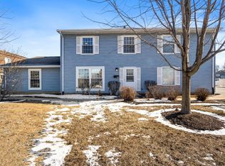 1497 Woodcutter Ln UNIT B, Wheaton, IL 60189