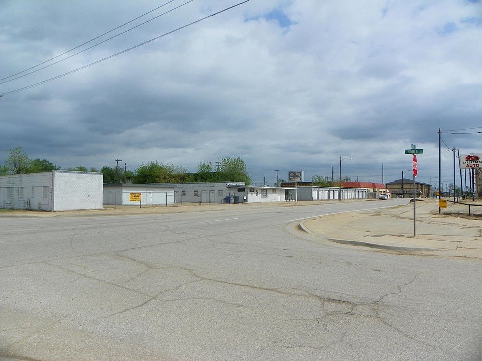 2nd image of 302 E Main St